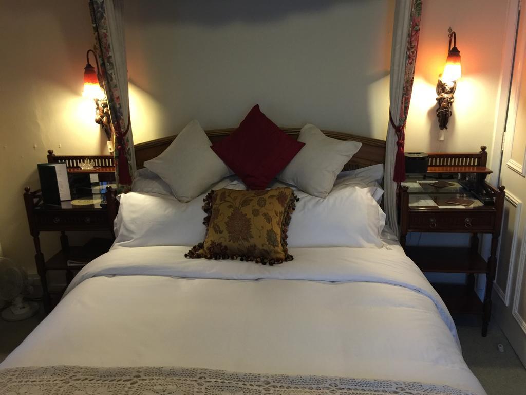 Nottingham Lodge Room photo